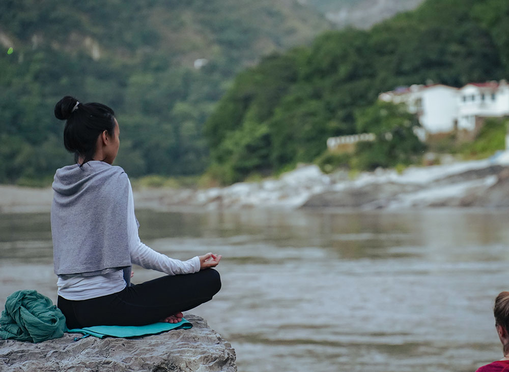 meditation-near-by-the-ganga