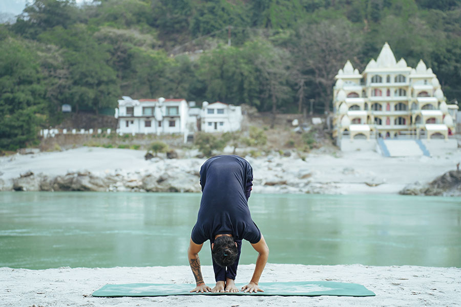 uttanasana-standing-forward-bend