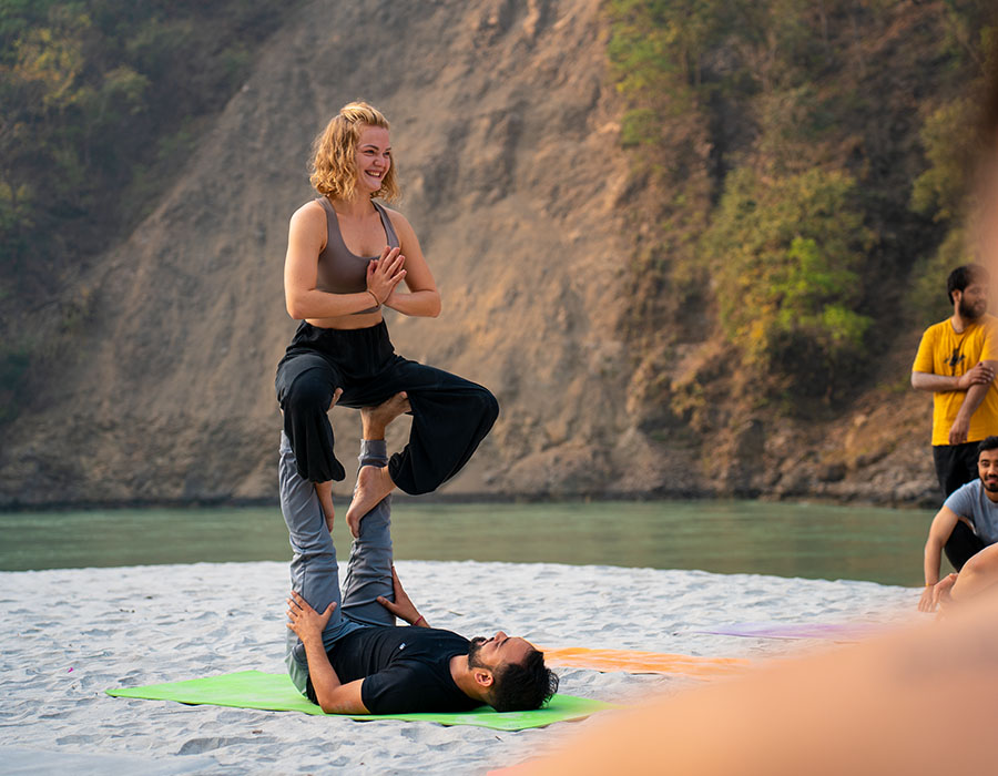 beach-yoga-with-rishikesh-yog-temple