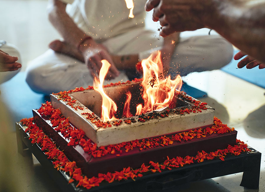 havan-ceremony-at-rishikesh-yog-temple