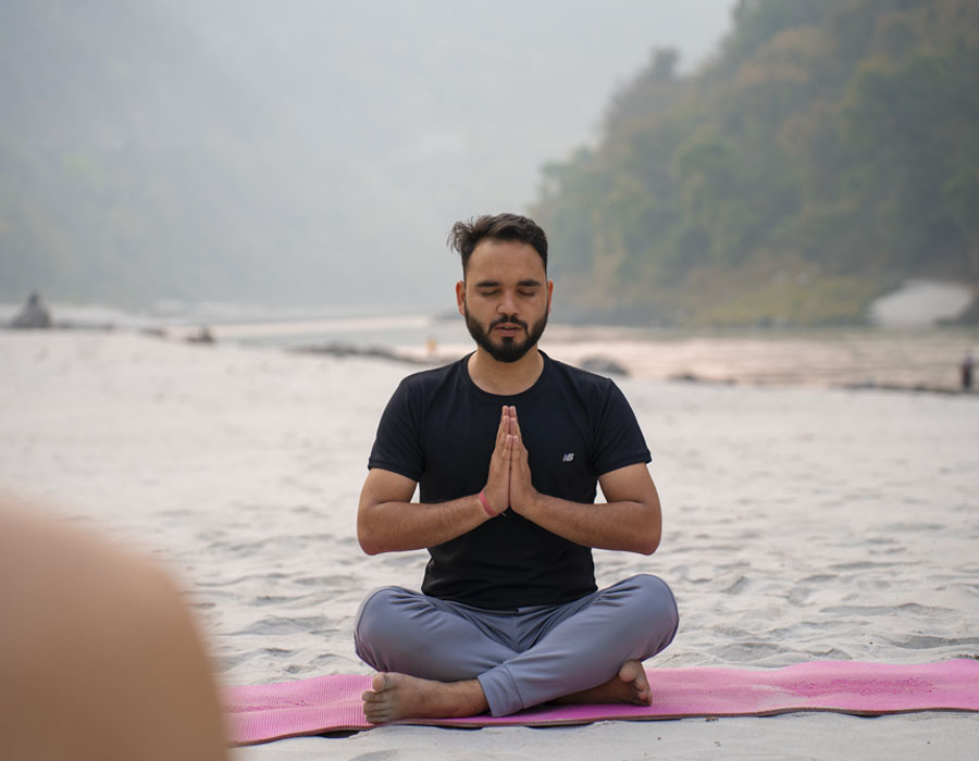 meditation-class-at-rishikesh-yoga-temple
