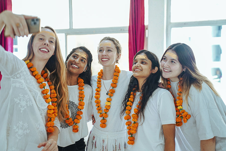 rishikesh-yog-temple-happy-yogis