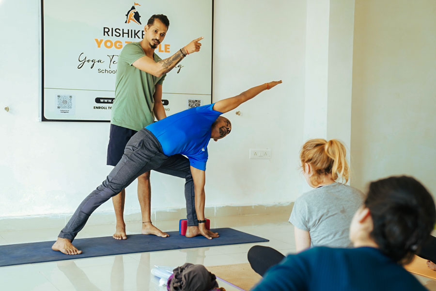 yoga-alignment-class-at-rishikesh-yog-temple